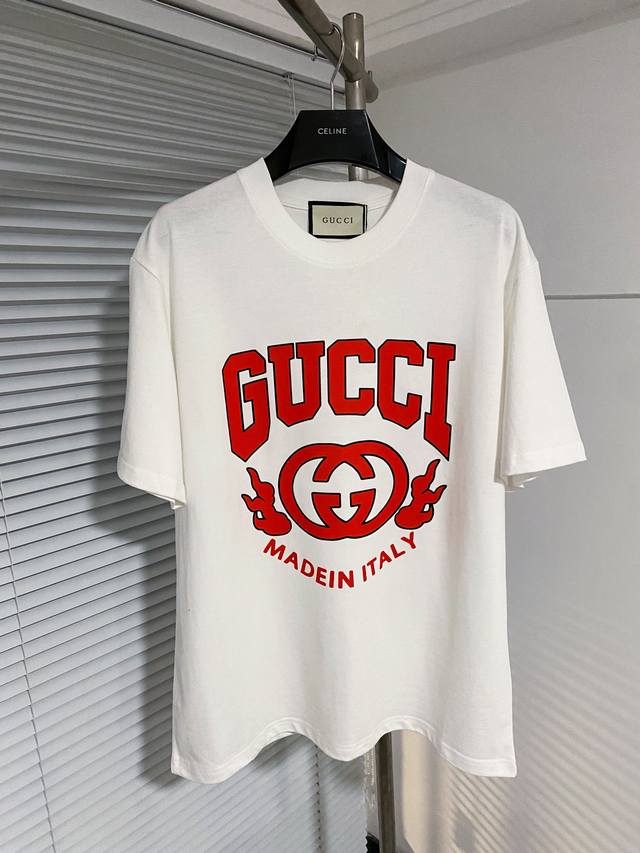 GUCCI 古驰 24SS夏季新款圆领短袖T恤！270克重磅高端纯棉面料，手感质感都极完美！修身裁剪设计干净利落！时尚又好看！走线做工非常精致！版型效果超赞！而 - 点击图像关闭