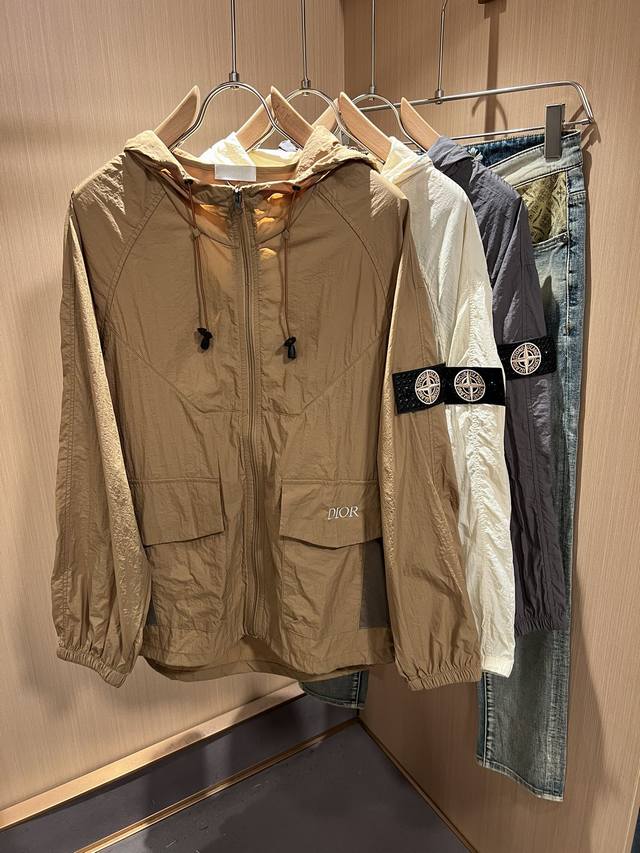 StoneIsland 石头岛联名Dior 迪奥2024春夏新款男女同款防晒衣夹克外套，品牌最新设计元素！既不单调也不复杂,恰到好处的展现品味！客供定制进口聚酯 - 点击图像关闭