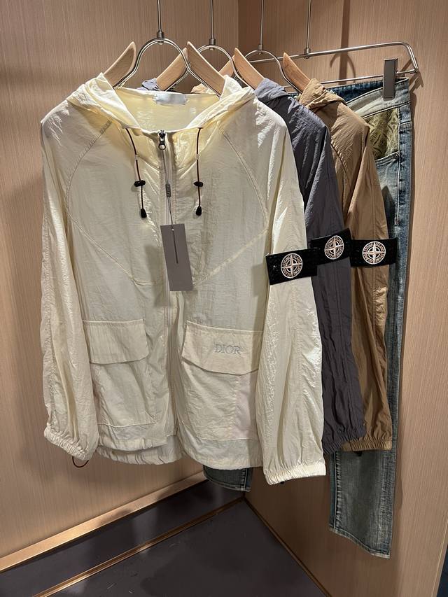 StoneIsland 石头岛联名Dior 迪奥2024春夏新款男女同款防晒衣夹克外套，品牌最新设计元素！既不单调也不复杂,恰到好处的展现品味！客供定制进口聚酯