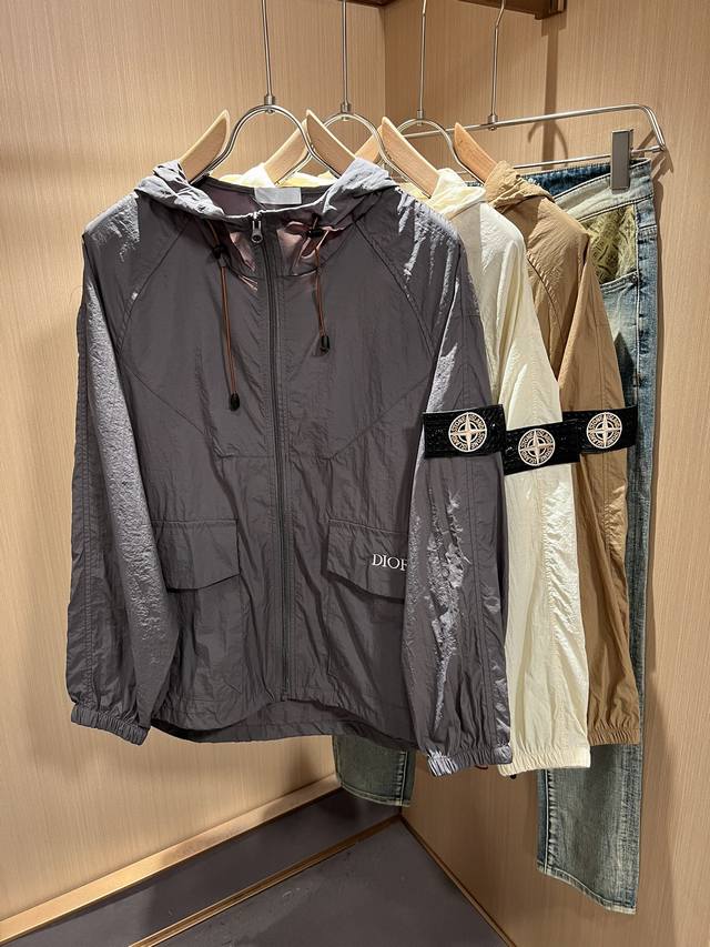 StoneIsland 石头岛联名Dior 迪奥2024春夏新款男女同款防晒衣夹克外套，品牌最新设计元素！既不单调也不复杂,恰到好处的展现品味！客供定制进口聚酯