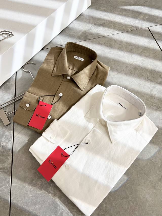 Kiton 2024春夏新款男士长袖衬衣，众多明星都爱穿的时尚百搭单品！喜欢经典简约的朋友,一定不能错过了这款！沉稳大气的品牌风格一直以来备受上层人士的青睐也是