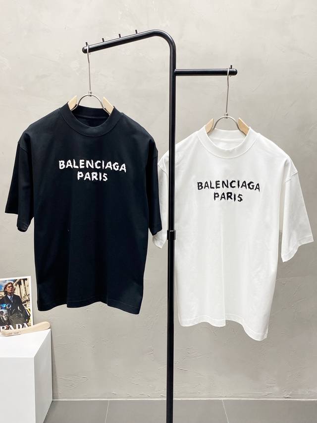 Balenciaga巴黎世家独家专供新款原单男士休闲短袖 高端定制 高版本 时尚百搭爆款进口面料 手感超柔软细腻 穿着亲肤舒适 高端精品 代工厂精细做工 上身非