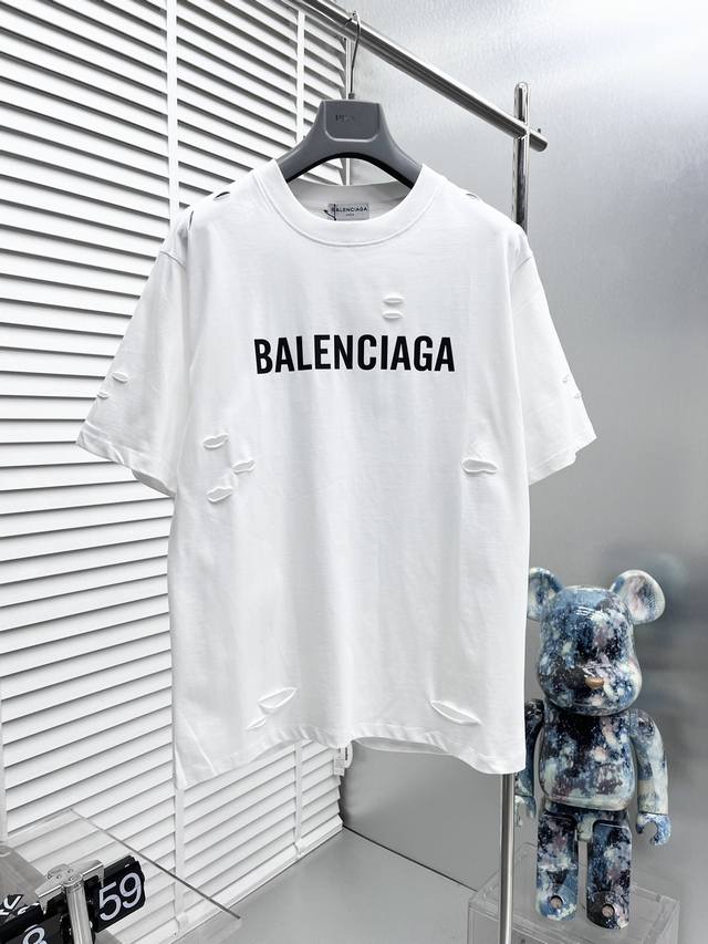 Balenciaga* 2024夏季新款圆领短袖，整体呈现自然时尚潮流感微阔的剪裁领口微微的贴合颈部上身时尚潮流这款微阔的剪裁无数次的调整对亚洲人很友好，上身感