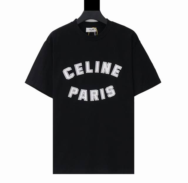 CELINE 赛琳 经典字母印花短袖 CE气质清爽干净的短袖T恤 夏天T恤季到了，你准备好了吗？！精选厚实的平织棉布制作，面料质感瓷实很显气质 高克重的棉布着身