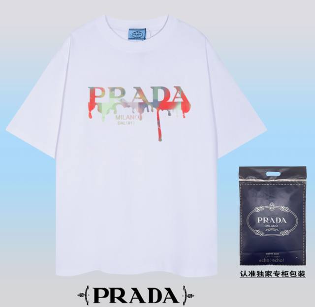 高品质PRADA~普拉达 2024春夏新款短袖，采用双坎肩做法，双坎肩做法，双坎肩做法使整件衣服更加有立体感觉，不是普通T恤所能达到的工种， 前幅图案采用高端数