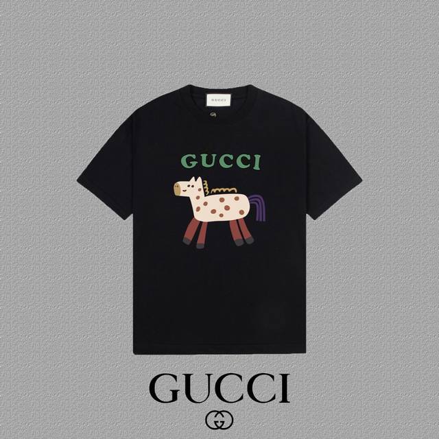 Gucci 古奇] 2024FW短袖T恤 LOGO印花 高端32s双纱260克面料 重磅面料 定制拉架罗纹同缸同染 三标齐全 男女同款 颜色：黑色 白色 尺码：