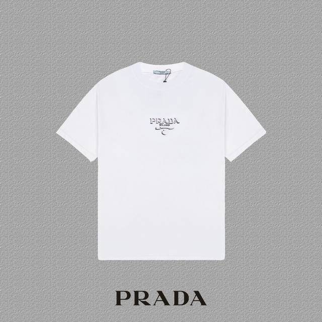 Prada 普拉达] 2024FW短袖T恤 刺绣工艺 高端32s双纱260克面料 重磅面料 定制拉架罗纹同缸同染 三标齐全 男女同款 颜色：黑色 白色 尺码：S - 点击图像关闭