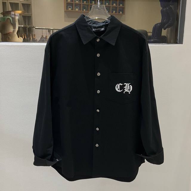 Chrome Hearts 克罗心 皮十字 拼皮刺绣 衬衫外套 OS版型 男女都可驾驭！面料使用斜纹纱卡全棉面料！纹路清晰流畅，不易起皱，不褪色！ 绣花工艺复杂