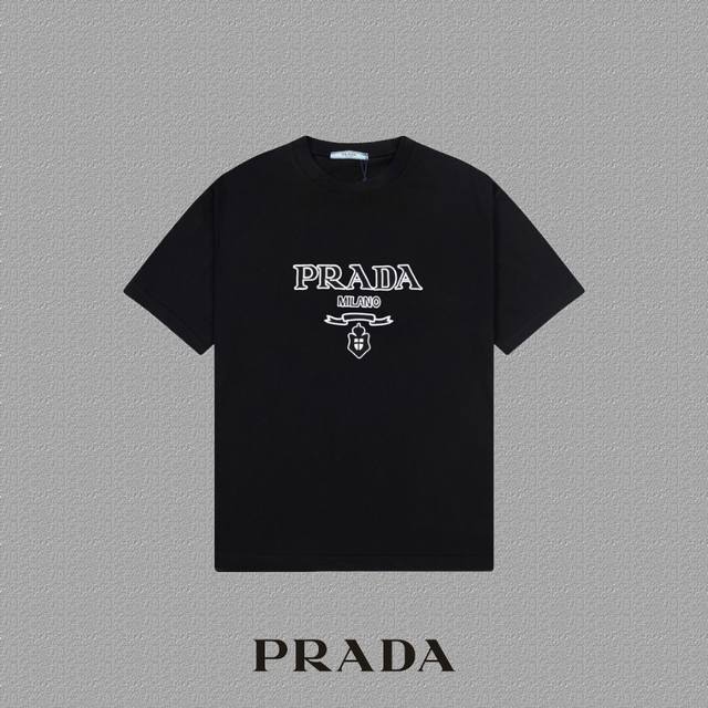 Prada 普拉达] 2024FW短袖T恤 刺绣工艺 高端32s双纱260克面料 重磅面料 定制拉架罗纹同缸同染 三标齐全 男女同款 颜色：黑色 白色 尺码：S