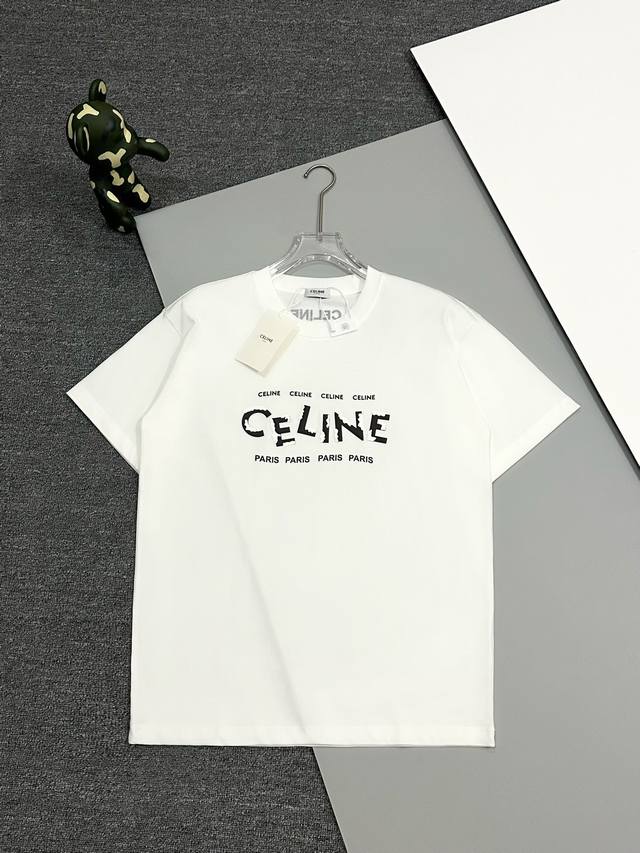 高品质］思琳 CELINE 24ss。采用进口原料工艺加厚二色厚板胶压英文LOGO后面绣花英文圆领短袖T恤，有个性街头设计风格 面料采用32支250g精棉双纱面