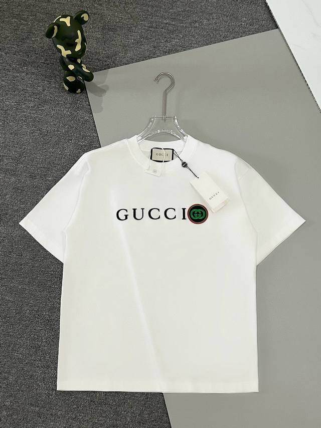 高品质］GUCCI 古驰 秋季最新顶级版本胸前logo刺绣工艺，后幅经典刺绣设计logo图案．时尚简约潮流短袖，最顶级的品质原单短袖，采用32支260克洗水面料