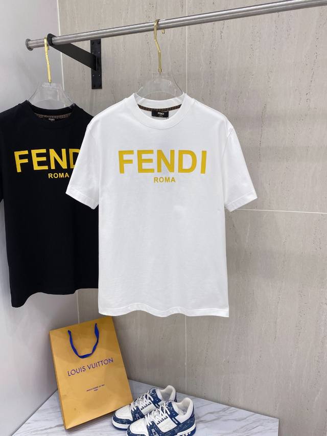 Fend*芬迪 24 ss春夏新款棉质圆领短袖T恤 胸前胶印标识 优质纯棉面料定制 标准版型 黑 白 两色 男女同款 码数：S M L XL XXL