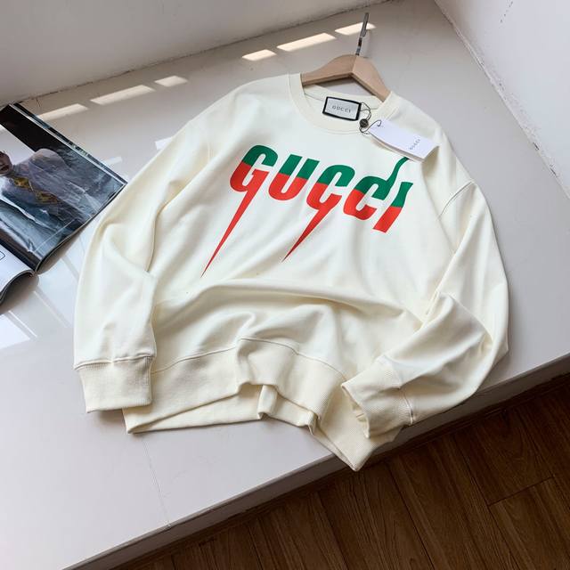 Gucci 古驰秋冬新款闪电印花logo圆领卫衣情侣款 专柜同步在售 oversized版型！ 面料：独家定制380克纯棉毛圈面料+配套螺纹 辅料：吊牌 水洗