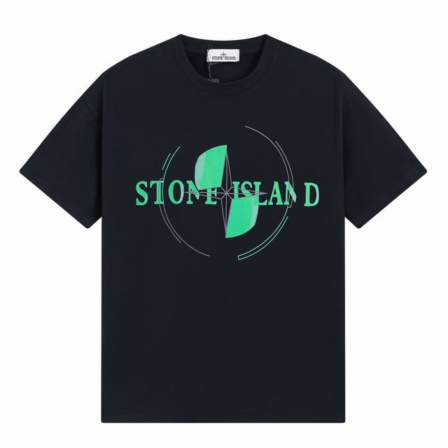 Stone lsland 石头岛夏季科幻罗盘印花短袖T恤 原版打造 细节高控 -采用230克精梳棉32支双纱 手感柔软舒适 吸汗透气. -简单基础百搭款 原单品