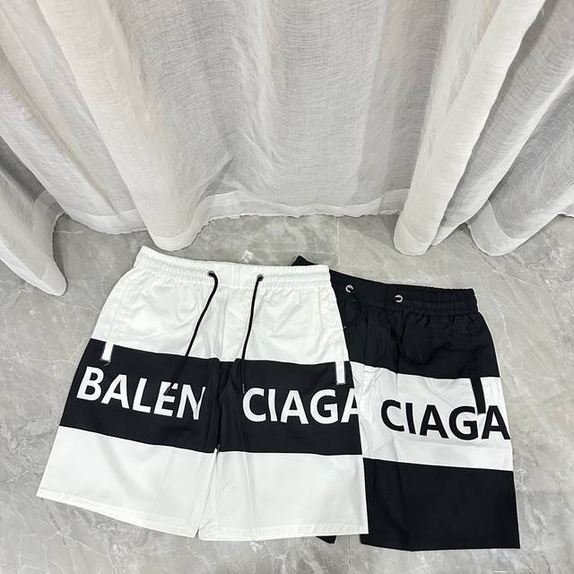 V2304 BALENCIAGA巴黎世家拼接休闲沙滩短裤 图片由手机像素拍摄 任何ps 经典格纹速干五分裤，男女同款，面料为客供聚酯纤维材质、耐脏抗皱，最适合夏