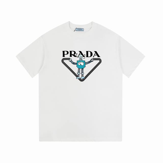 现货 PRADA 普拉达 24春夏最新情侣款短袖T恤 全套定制辅料～精致印花工艺～定制260g双纱纯棉面料，立体的同时又不会有闷湿感～舒适性与透气性兼优可亲肤，