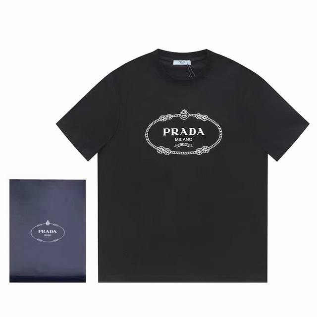 Prada 普拉达 24SS字母标志印花T恤短袖 高版本 超级标志性品牌logo印花图案 搭配运动鞋清新舒适 逛街约会都适合 叠穿打底就很有博主范儿了 低调有品