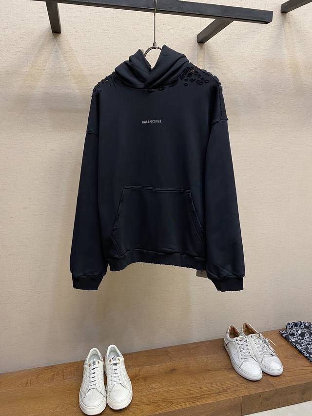 Balenciaga、BLCG 早秋新款前后幅烫钻logo字母印花连帽卫衣 黑色配色 男女同款 工艺说明：百分百定织定染纯棉面料 整体洗水做旧工艺 手感柔软舒适 - 点击图像关闭