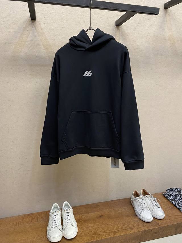 Balenciaga、BLCG 24FW 早秋新款反光字母连帽长袖卫衣 黑色配色 男女同款 工艺说明：袖口和下摆螺纹采用同缸染色 颜色一致无色差 腰部线条运用超