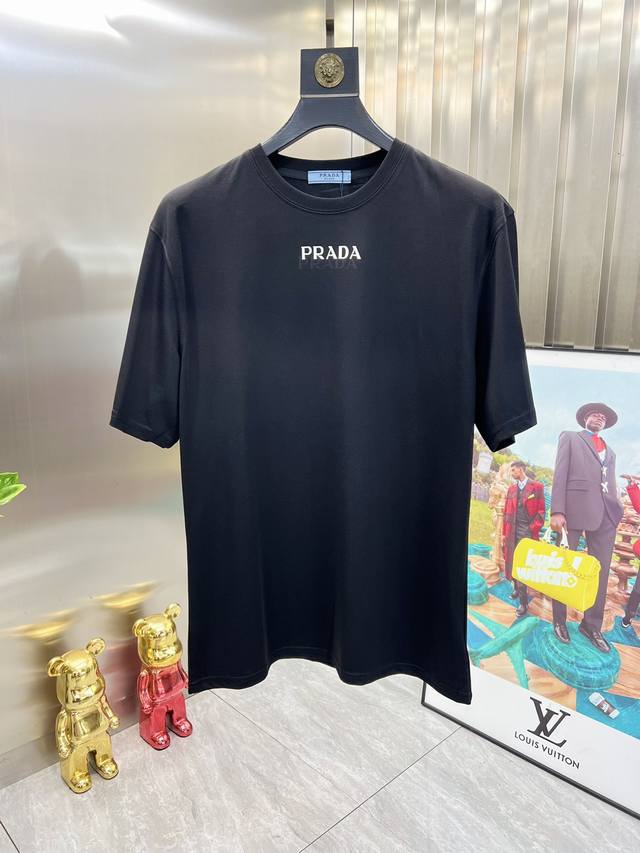 Prada 普拉达 2024年春夏新品上新 三标齐全 圆领短袖T恤 好货不用过多介绍 看细节 专柜码数：M-XXXL 175 140建议L - 点击图像关闭