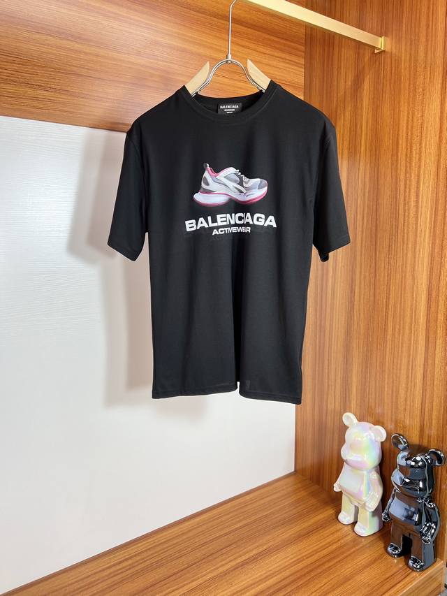 Balenciaga 巴黎世家 2024年春夏新品上新 三标齐全 圆领短袖T恤 好货不用过多介绍 看细节 专柜码数：M-XXL 175 140建议M 码数偏大