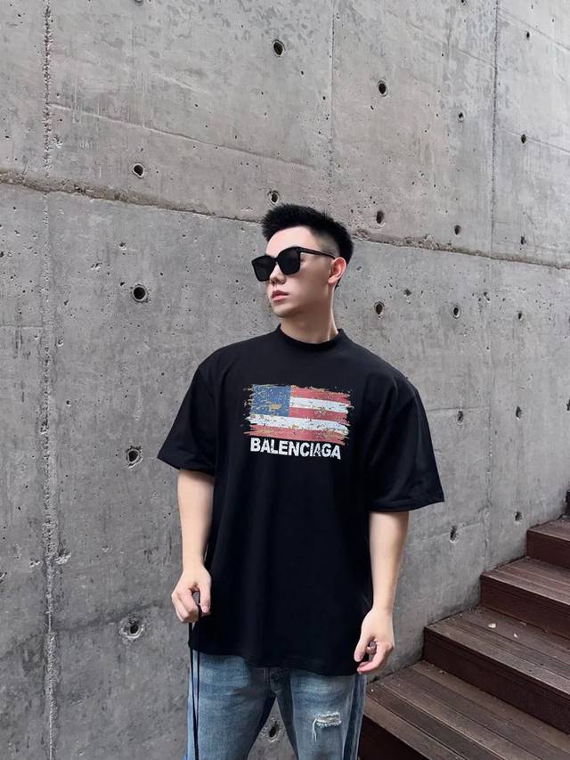 BALENCIAG*巴黎世*家24S新款短袖T恤.男女同款！怀旧风复古图形设计.300g纯棉面料.舒适柔软细腻润滑.上身舒适 轻松驾驭......胸前采用5D热