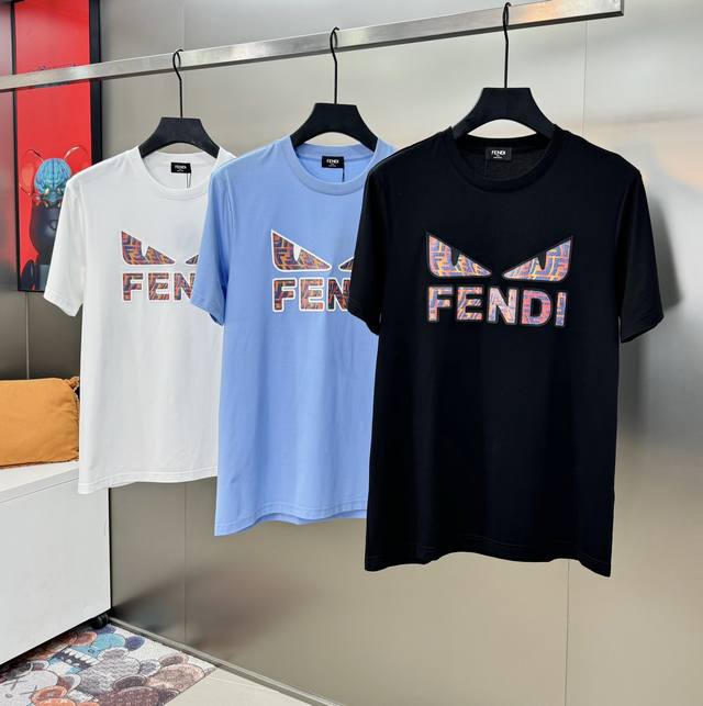 小怪兽！炸裂的代码。FEND*芬-迪24S春夏新款圆领T恤.涂鸦小怪兽辨识度鲜明超级走心！！！选用客供190g定织丝光棉布制成，整件单品的面料质感极佳，着身舒适