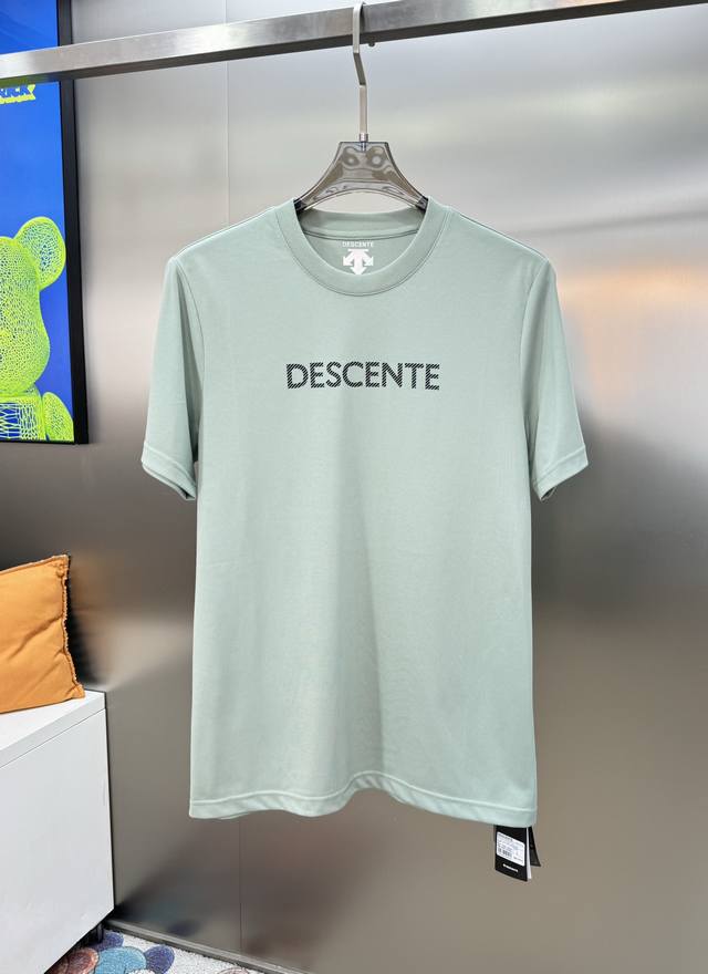 DESCENT*迪桑-特基础款T恤.24s新款男女同款！纯色系推荐！胸口经典标识.3D烫画设计.简单高级.质感极好舒适又透气.让人过目难忘！订制优质240g高织