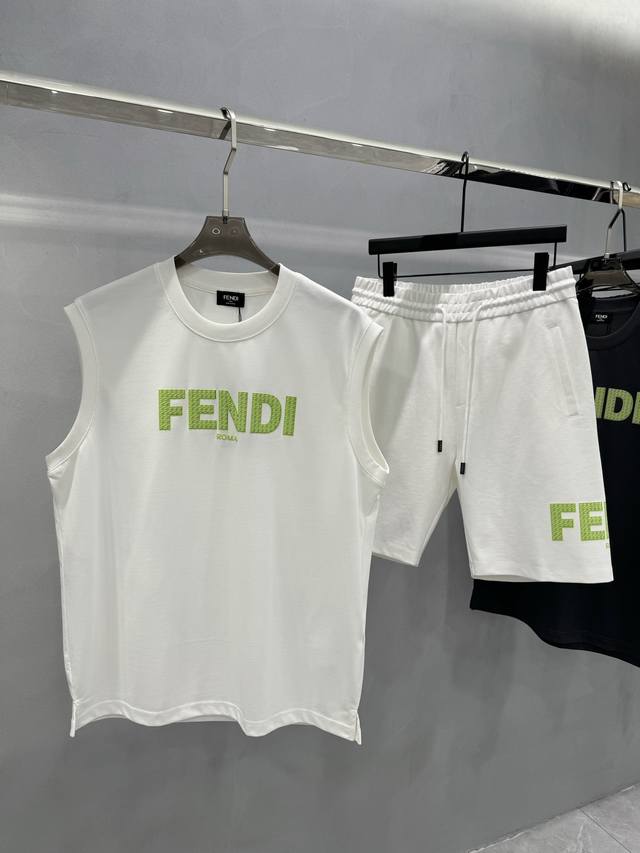 FEND*I芬-迪大爆款来了！24S新款休闲五分短裤.男女同款！立体侧身无缝设计！经典字母荧光绿撞色搭配！时尚感强！进口高端锦棉面料.手感舒适透气.原厂五金质感