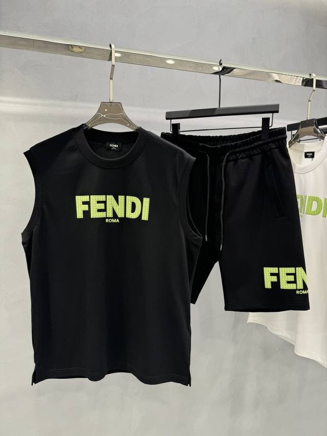 FEND*I芬-迪大爆款来了！24S新款休闲五分短裤.男女同款！立体侧身无缝设计！经典字母荧光绿撞色搭配！时尚感强！进口高端锦棉面料.手感舒适透气.原厂五金质感