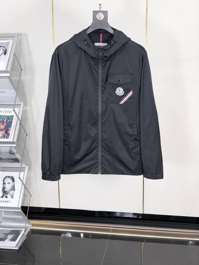 蒙口Moncler 2024春季新款男士夹克外套，原单三标齐全高端版本！专柜定制面料 透气舒适度高，细节无可挑剔，品牌元素设计理念，专业代购级体现高品质。手感细