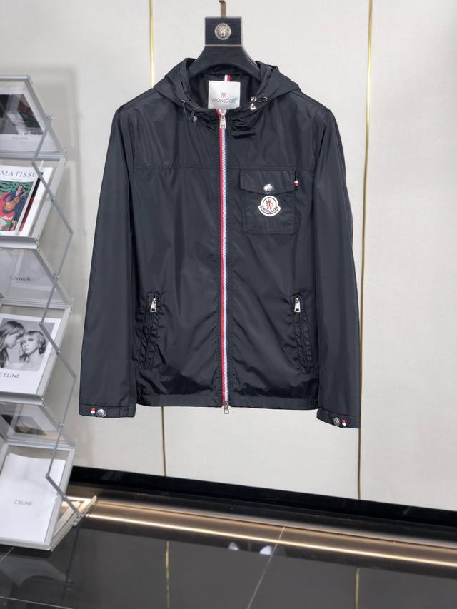 蒙口Moncler 2024春季新款男士夹克外套，原单三标齐全高端版本！专柜定制面料 透气舒适度高，细节无可挑剔，品牌元素设计理念，专业代购级体现高品质。手感细