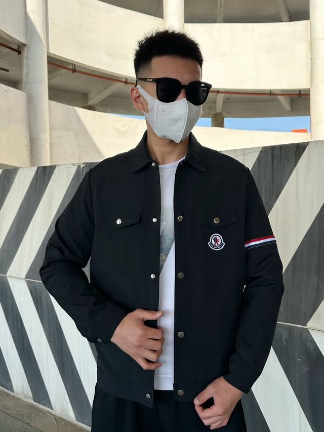 蒙口Moncler 2024夏季ss新款男士夹克外套，原单三标齐全高端版本！专柜定制面料 透气舒适度高，细节无可挑剔，品牌元素设计理念，体现高品质。手感细腻柔软