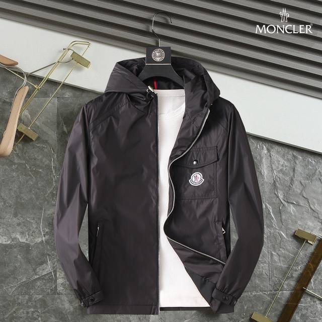 蒙口Moncler 2024夏季新款男士夹克外套，原单三标齐全高端版本！专柜定制面料 透气舒适度高，细节无可挑剔，品牌元素设计理念，专业代购级体现高品质。手感细