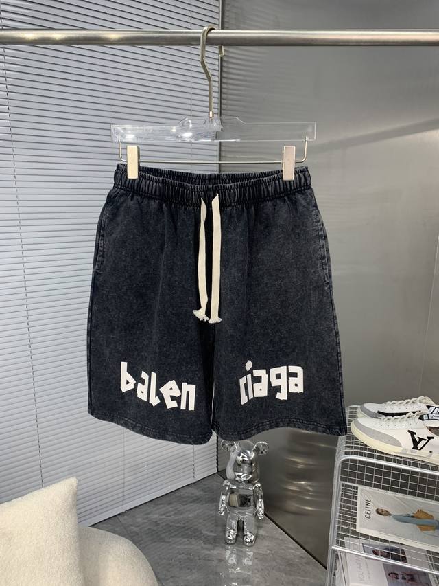 Balenciaga巴黎世家 2024夏季新款男士休闲短裤 雪花酸洗个性做旧款 高级定制夏季专用休闲裤透气面料 重工辅料 透气舒适度高，细节无可挑剔，体现高品质