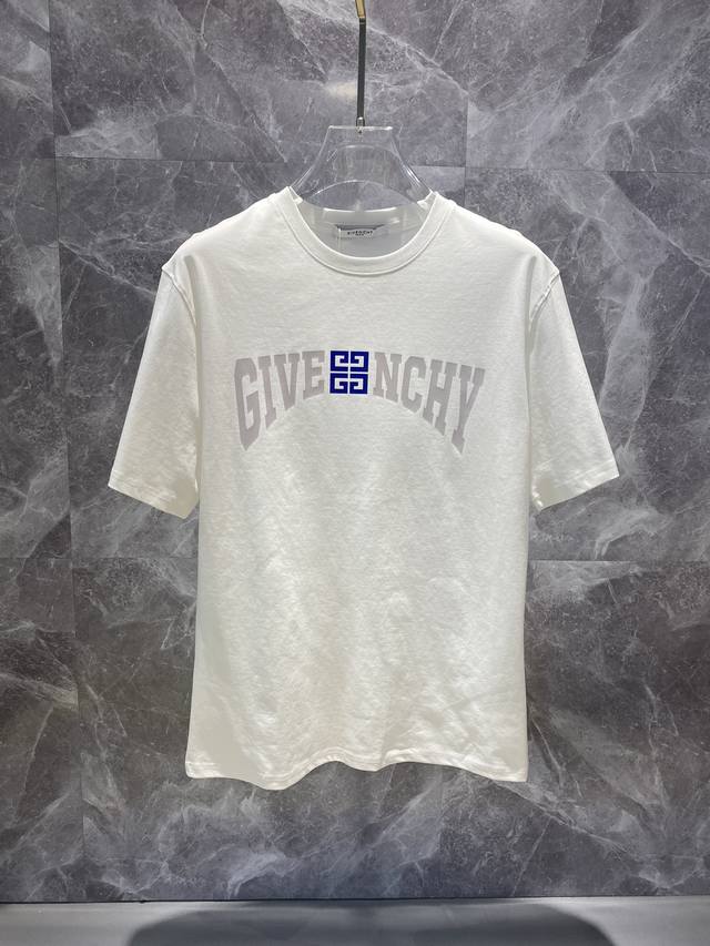 Givenchy纪梵希 2024ss春夏最新款短袖T恤出货啦！！ 2024新款T恤 高版本专用面料 高克重丝光面料 上身舒适不失挺阔 针脚刺绣工艺、数字印花、植