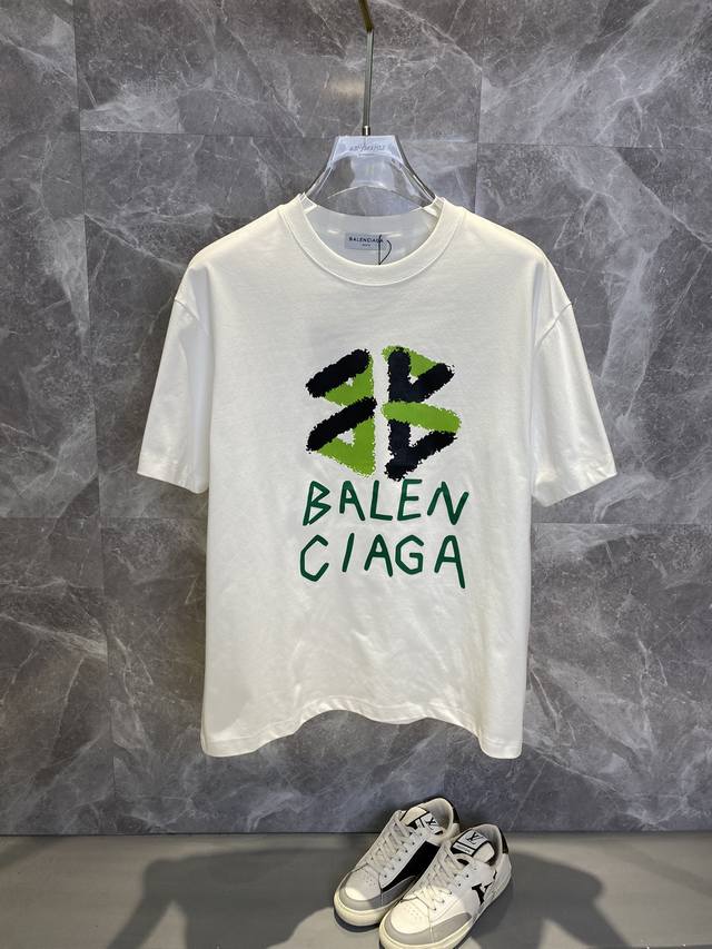 Balenciaga巴黎世家 2024SS春夏最新款圆领时尚短袖T恤，官网同步，专柜纯棉面料！贴肤舒适，耐看又好穿，经典简约logo设计，原厂工艺一丝不苟，型男