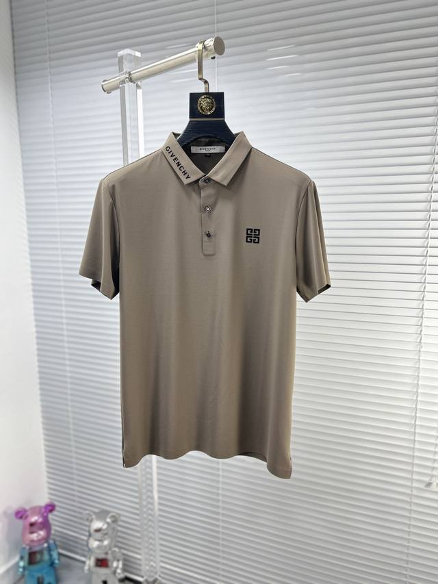 Giv*纪梵希 ss24夏季新款翻领POLO衫 雍容华贵的品牌风格，客供进口面料，手感丝滑细腻有光泽， 做出来的衬衫也是版型垂顺挺括，并且还抗皱抗起球，贴身穿着