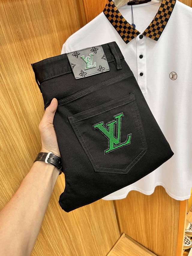 LV 2024年春夏最新品牛仔裤出入专卖店无压力 专柜热销款 品味与价值共享 身穿着非常舒适 低调不失奢华 穿出去非常有档次,裤型款式和裁剪亦无需多言 上身精致 - 点击图像关闭