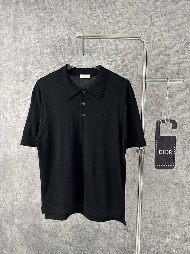 Dior迪奥 2024夏季新品 字母刺绣logo羊毛+桑蚕丝短袖男士翻领polo衫 这款 Polo 衫是二零二四秋季成衣系列新品，全新演绎 Dior 主打单品。