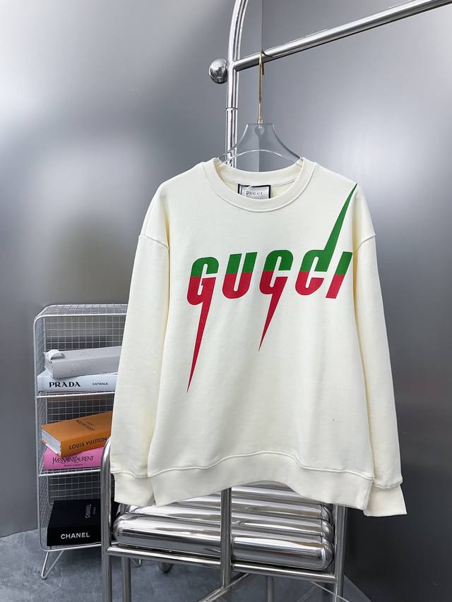 高品质 GUCCI 古驰 SS 秋冬新款渐变闪电字母logo圆领卫衣，简约又不失风格的复古，原版定制高克重双股面料制作，面料手感扎实，上手非常有档次 贴身柔软细