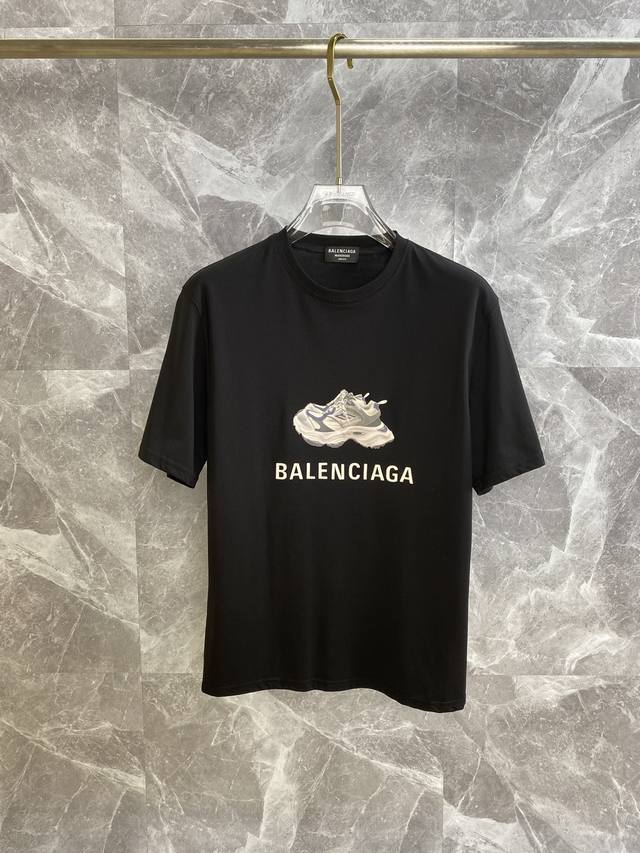 Balenciaga巴黎世家 2024ss春夏最新款短袖T恤出货啦！！ 2024新款T恤 高版本专用面料 高克重纯棉丝光面料 上身舒适不失挺阔 针脚刺绣工艺、数