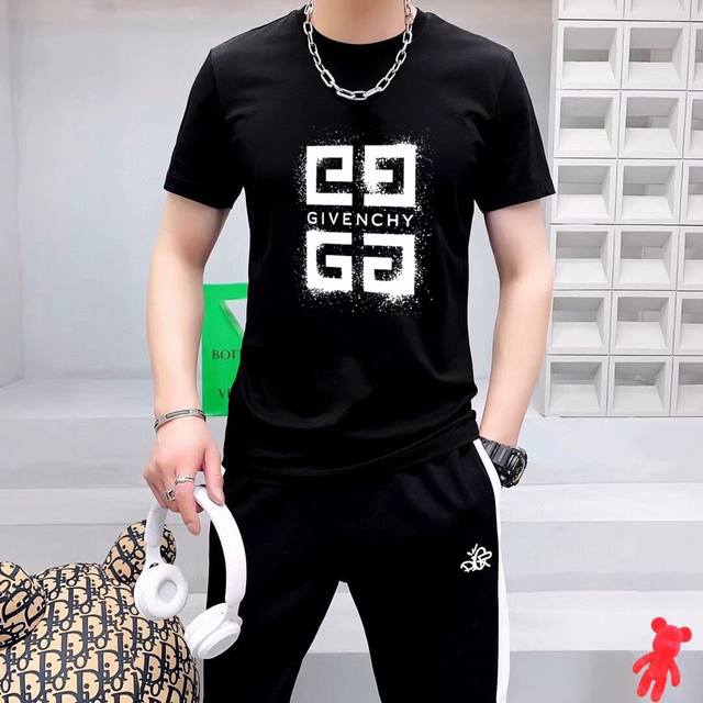 品牌 GIVENCHY 纪梵希 胖子福音 原单男士休闲短袖T恤，2024春夏新品，定制胸前顶级logo 工艺、搭配整件细节 品质及剪裁设计都堪称一流，定制进口丝