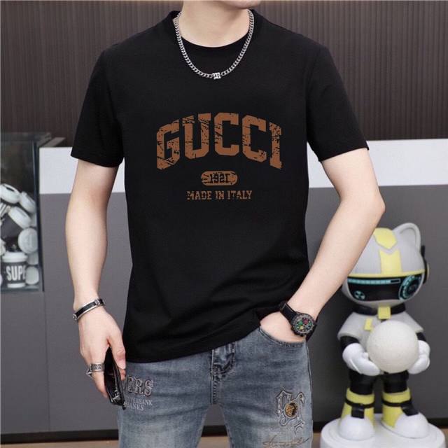 品牌 GUCCI 古奇 胖子福音 原单男士休闲短袖T恤，2024春夏新品，定制胸前顶级logo 工艺、搭配整件细节 品质及剪裁设计都堪称一流，定制进口丝光棉面料