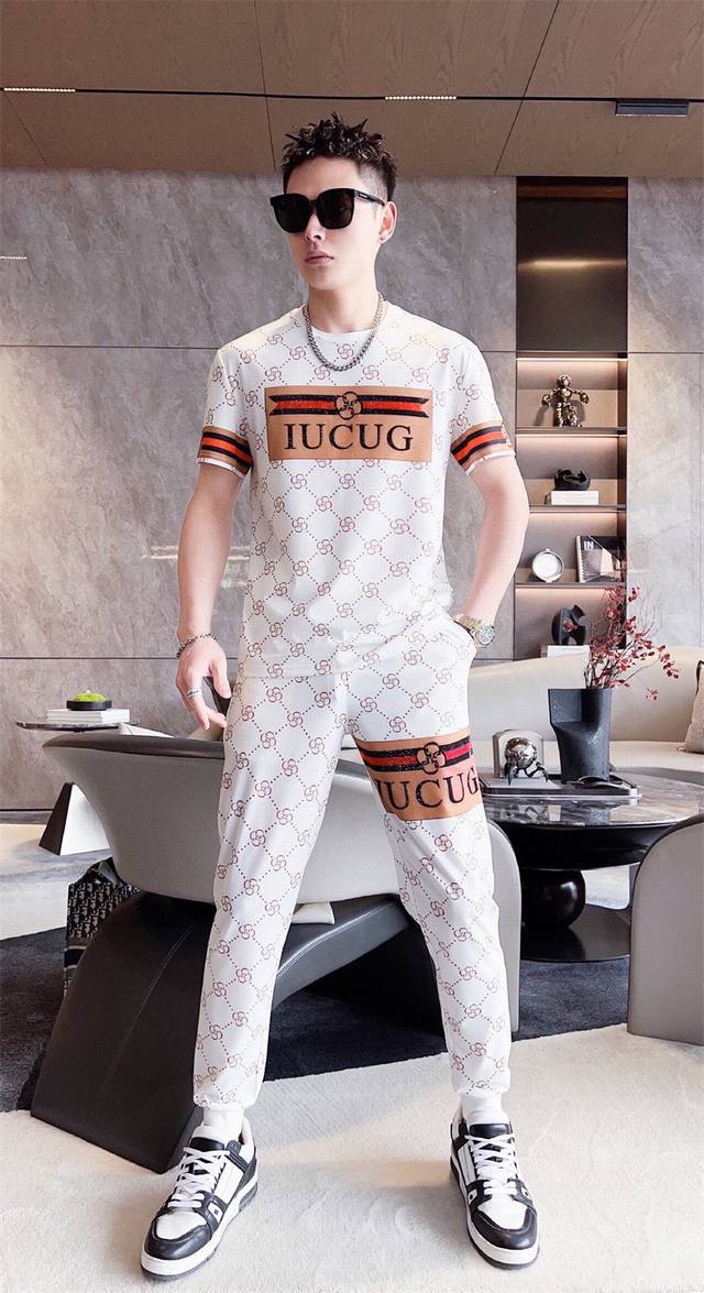 GUCCI 古奇 2024官网同款.世界知名奢侈品牌.夏季男士短袖短裤套装 高品质 原单货套装 采用进口原单面料 ，当季时尚潮流款，百搭爆款。简洁大方，精密的车