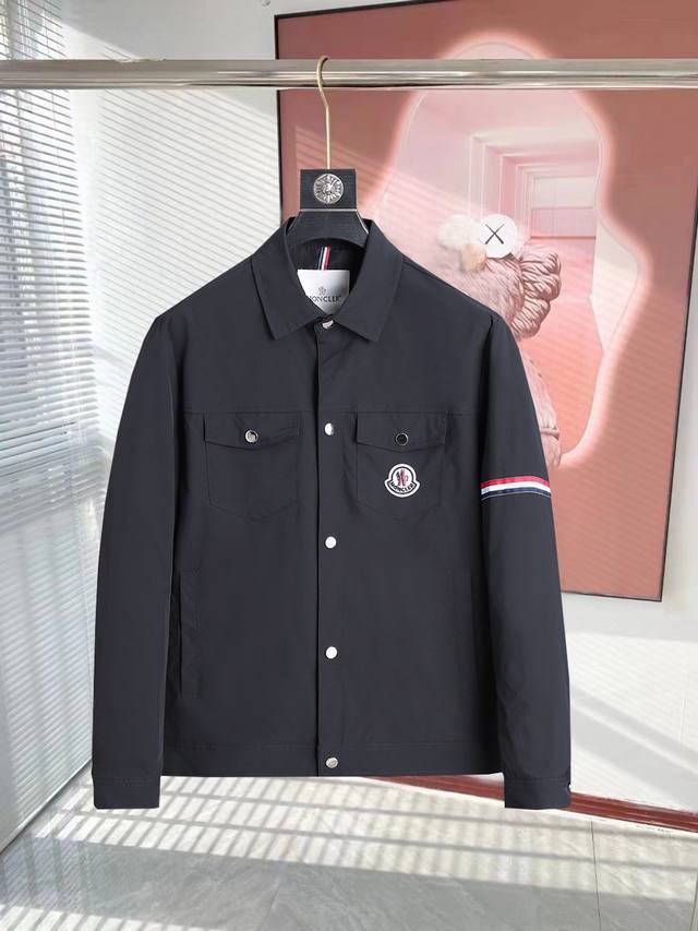 蒙口Moncler 高端品质2024春季新品时尚休闲夹克外套，进口原版科技面料，上身舒适透气，胸前精致工艺logo，独特设计时尚潮风格，反面数码定位印花工艺，彰