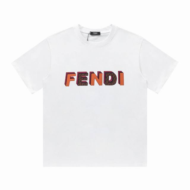 特价 剩余尺码 M L XL Fendi 芬迪新款字母印花T恤短袖 采用高质量面料制作而成，无论是日常穿搭还是参加派对，都能展示出您的时尚品味和个性。这款短袖具