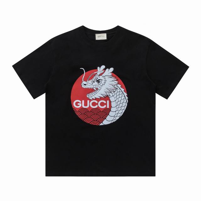 特价 齐码 GUCCI 古驰24SS新款logo印花短袖T恤 采用百分百270克纯棉面料，质感柔软顺滑 采用进口专机高温热固油墨丝网印花，看得到的立体层次，设计