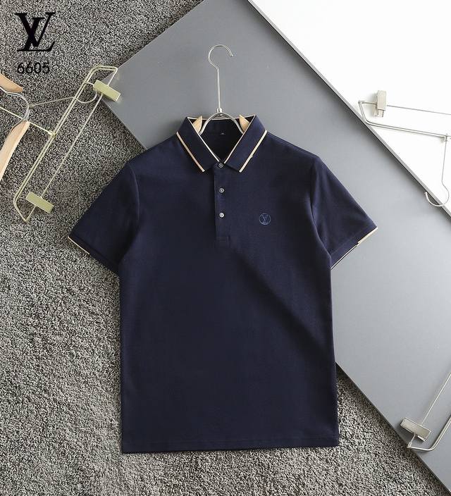 LV 24SS新款春夏短袖翻领T恤polo，最高版本客供定制高端丝光面料简单时尚款，w配色超级好看！3经典logo简单大方的款式！满满的高级感，四季可穿。简欧风