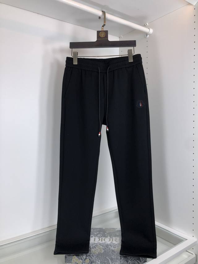 蒙口 Moncler 码数：29--40 无37 39 2024秋冬新品。订制高品质时尚休闲裤。超级百搭款。独家定制-进口高端高密度精棉面料，贴身舒适，超靓版型